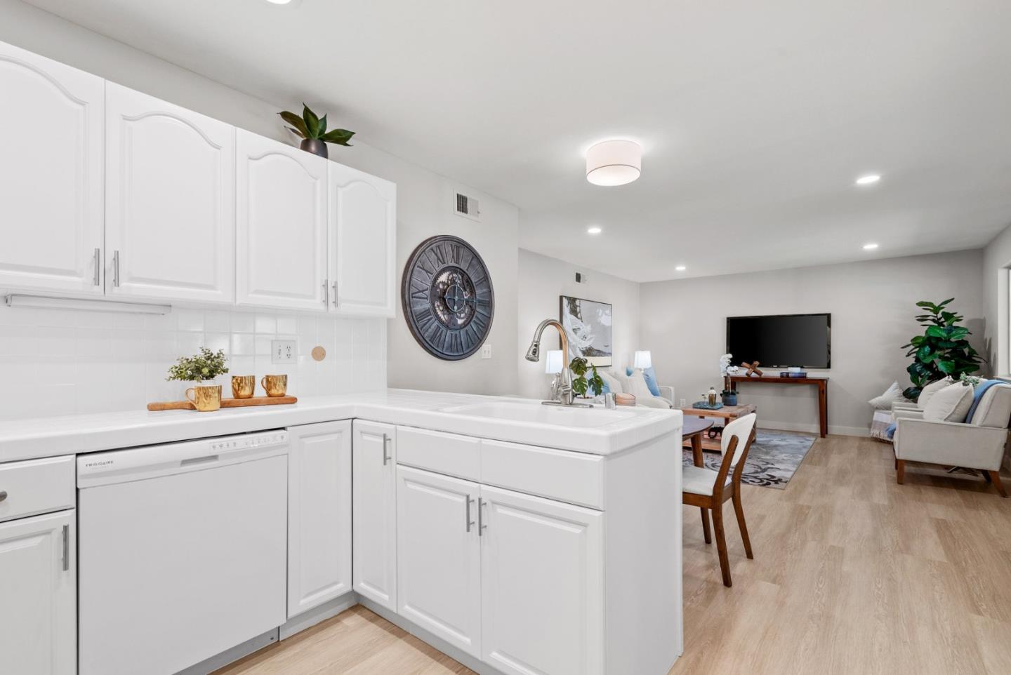 Detail Gallery Image 18 of 38 For 297 Watson Dr #1,  Campbell,  CA 95008 - 2 Beds | 1 Baths