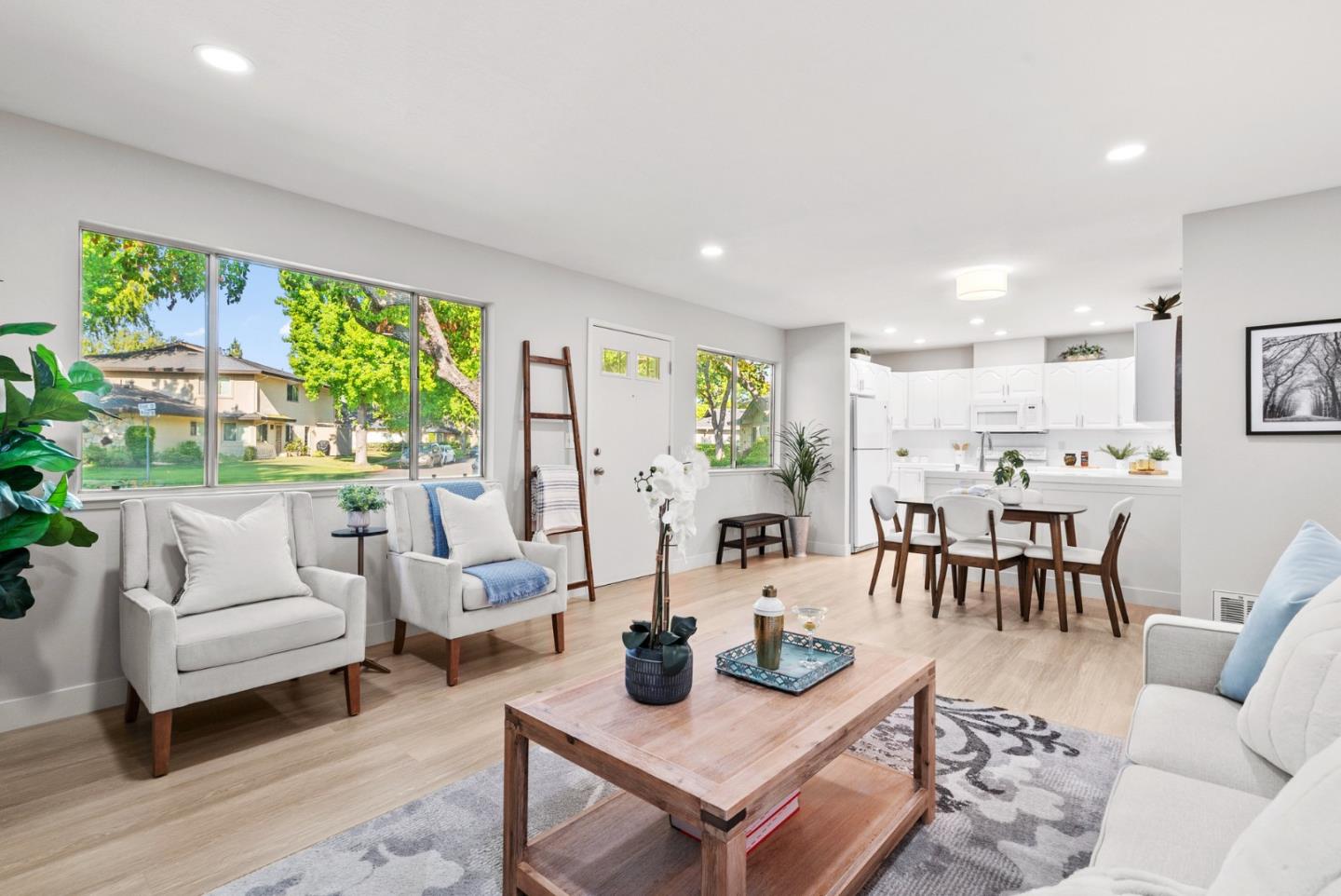 Detail Gallery Image 2 of 38 For 297 Watson Dr #1,  Campbell,  CA 95008 - 2 Beds | 1 Baths