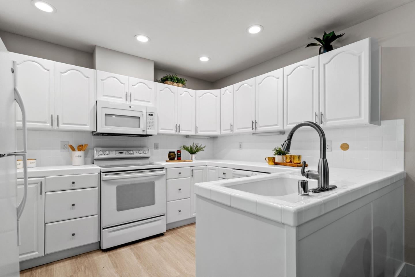 Detail Gallery Image 4 of 38 For 297 Watson Dr #1,  Campbell,  CA 95008 - 2 Beds | 1 Baths