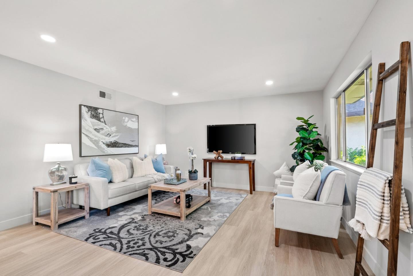 Detail Gallery Image 7 of 38 For 297 Watson Dr #1,  Campbell,  CA 95008 - 2 Beds | 1 Baths