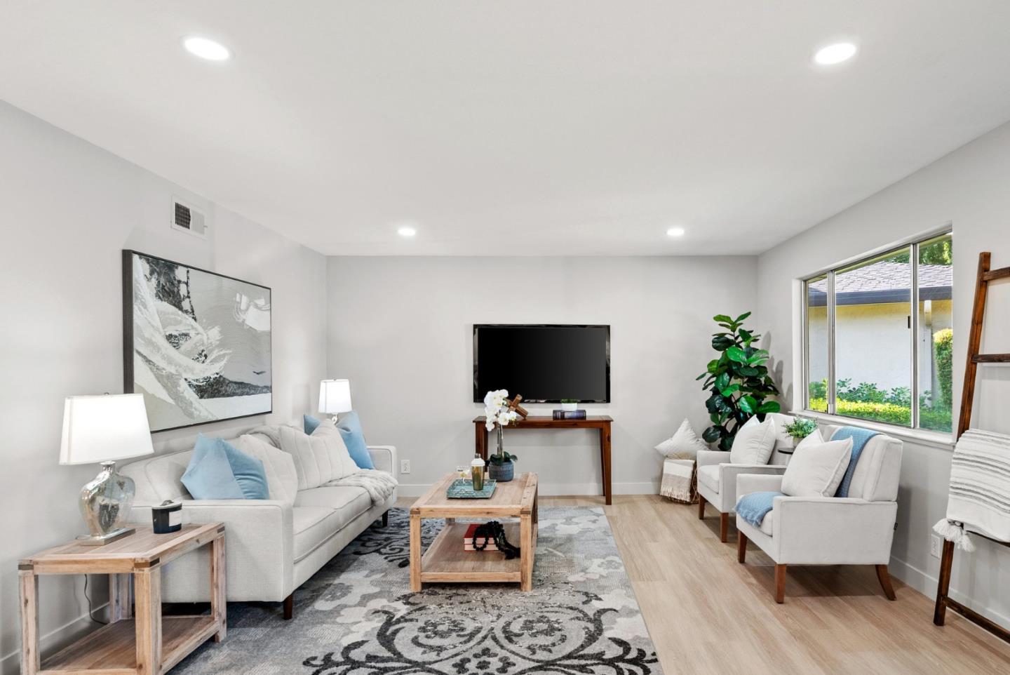 Detail Gallery Image 8 of 38 For 297 Watson Dr #1,  Campbell,  CA 95008 - 2 Beds | 1 Baths