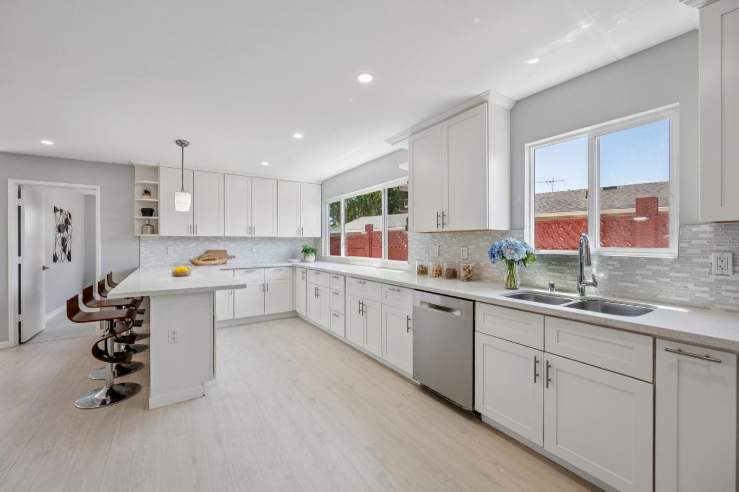 Detail Gallery Image 15 of 72 For 1633 Ark St, San Mateo,  CA 94403 - 6 Beds | 3/1 Baths