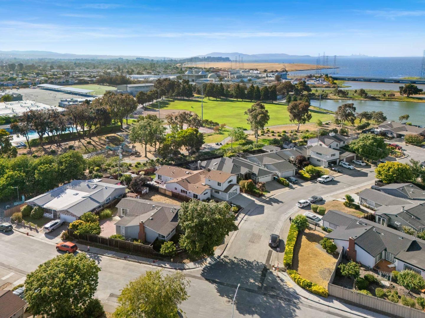 Detail Gallery Image 4 of 72 For 1633 Ark St, San Mateo,  CA 94403 - 6 Beds | 3/1 Baths