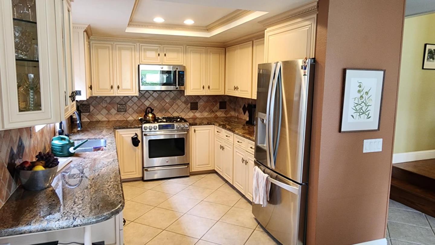 Detail Gallery Image 9 of 19 For 443 Burning Tree Ct, Half Moon Bay,  CA 94019 - 3 Beds | 3 Baths