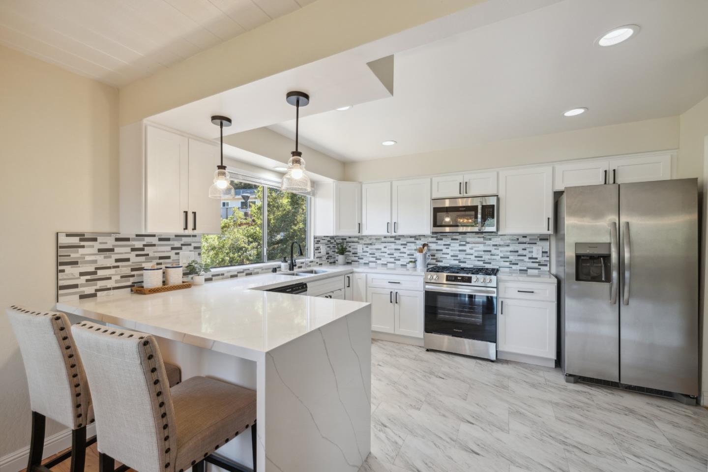 Detail Gallery Image 7 of 23 For 121 Blueberry Dr, Scotts Valley,  CA 95066 - 3 Beds | 2 Baths