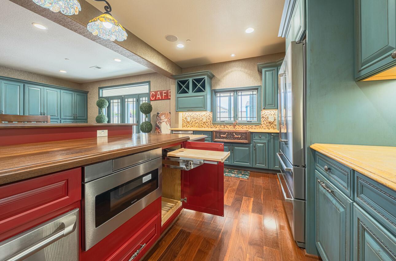 Detail Gallery Image 19 of 56 For 225 Tuscany Ave, Greenfield,  CA 93927 - 4 Beds | 3 Baths