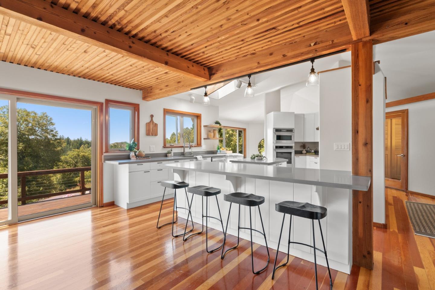 Detail Gallery Image 12 of 83 For 335 Wild Iris Ln, Santa Cruz,  CA 95060 - 3 Beds | 2/1 Baths