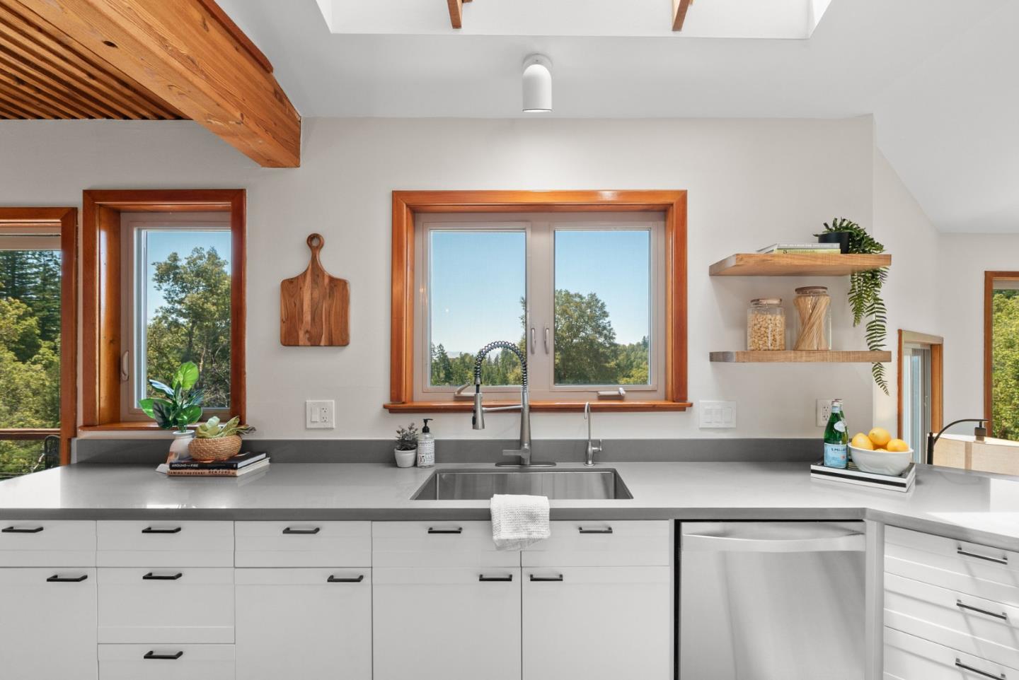 Detail Gallery Image 14 of 83 For 335 Wild Iris Ln, Santa Cruz,  CA 95060 - 3 Beds | 2/1 Baths