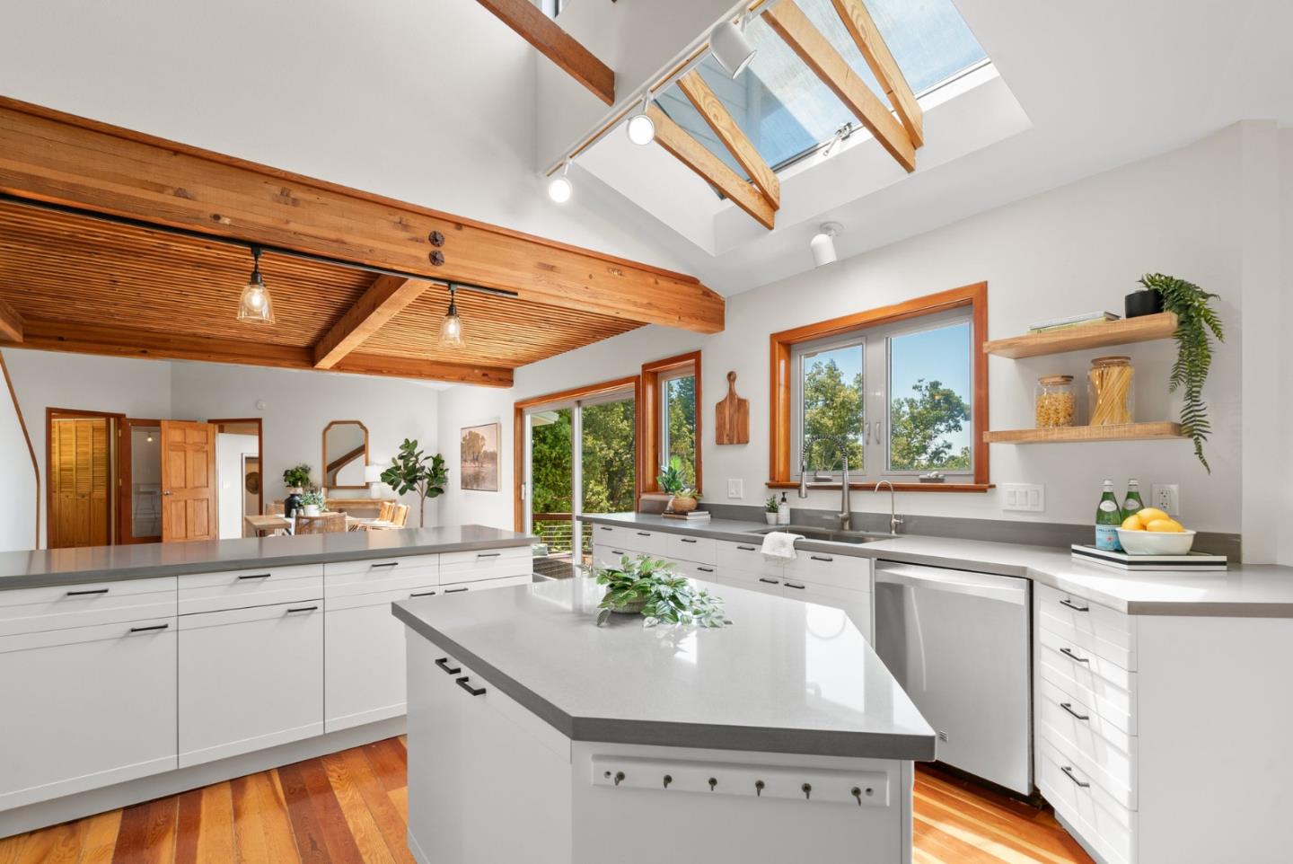 Detail Gallery Image 16 of 83 For 335 Wild Iris Ln, Santa Cruz,  CA 95060 - 3 Beds | 2/1 Baths