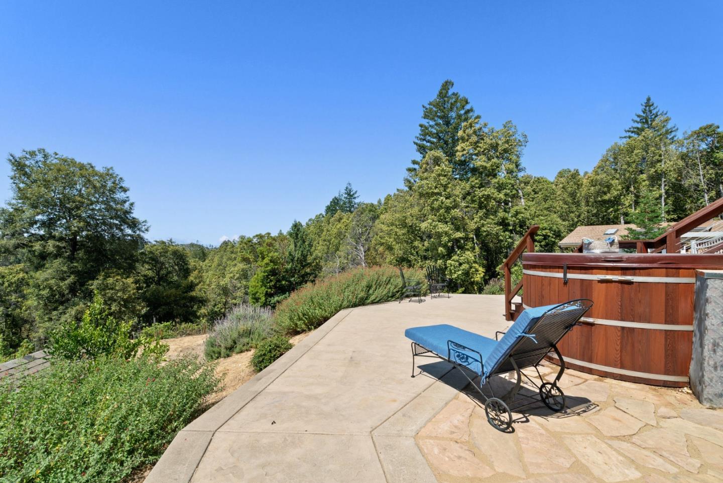 Detail Gallery Image 4 of 83 For 335 Wild Iris Ln, Santa Cruz,  CA 95060 - 3 Beds | 2/1 Baths