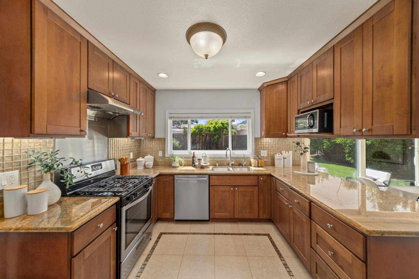 Detail Gallery Image 16 of 46 For 7188 Anjou Creek Cir, San Jose,  CA 95120 - 4 Beds | 2/1 Baths