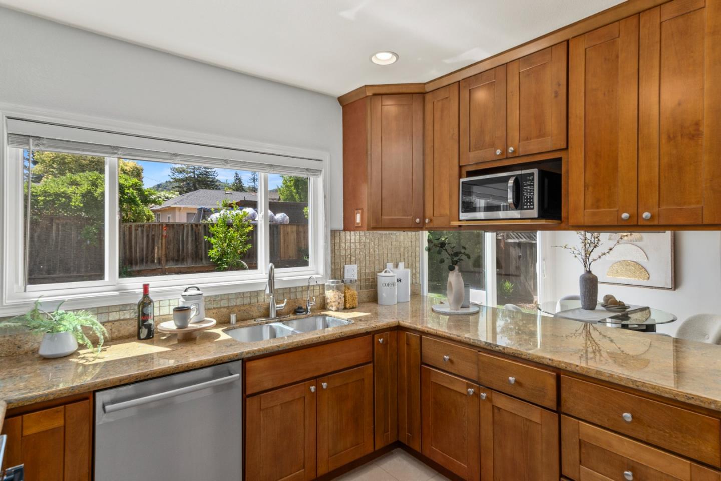 Detail Gallery Image 18 of 46 For 7188 Anjou Creek Cir, San Jose,  CA 95120 - 4 Beds | 2/1 Baths