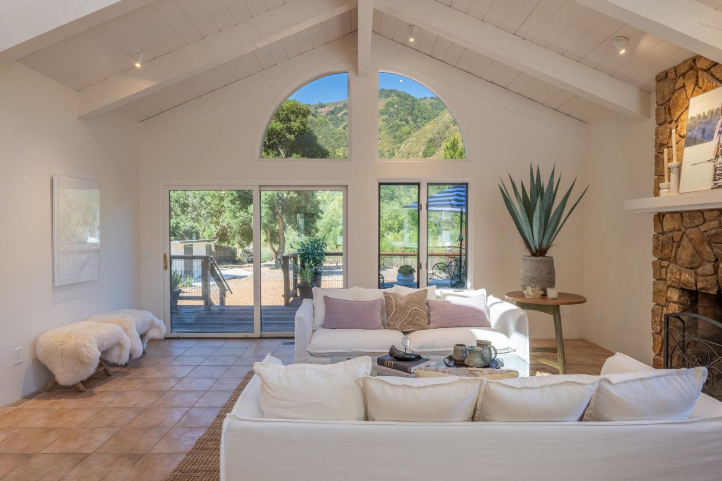 Detail Gallery Image 9 of 31 For 77 Paso Hondo #a, Carmel Valley,  CA 93924 - 3 Beds | 2 Baths