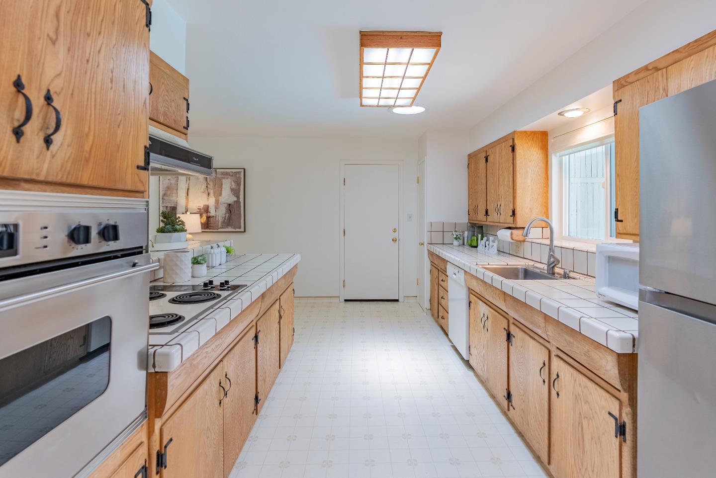 Detail Gallery Image 11 of 33 For 1531 Bedford Ave, Sunnyvale,  CA 94087 - 3 Beds | 2 Baths