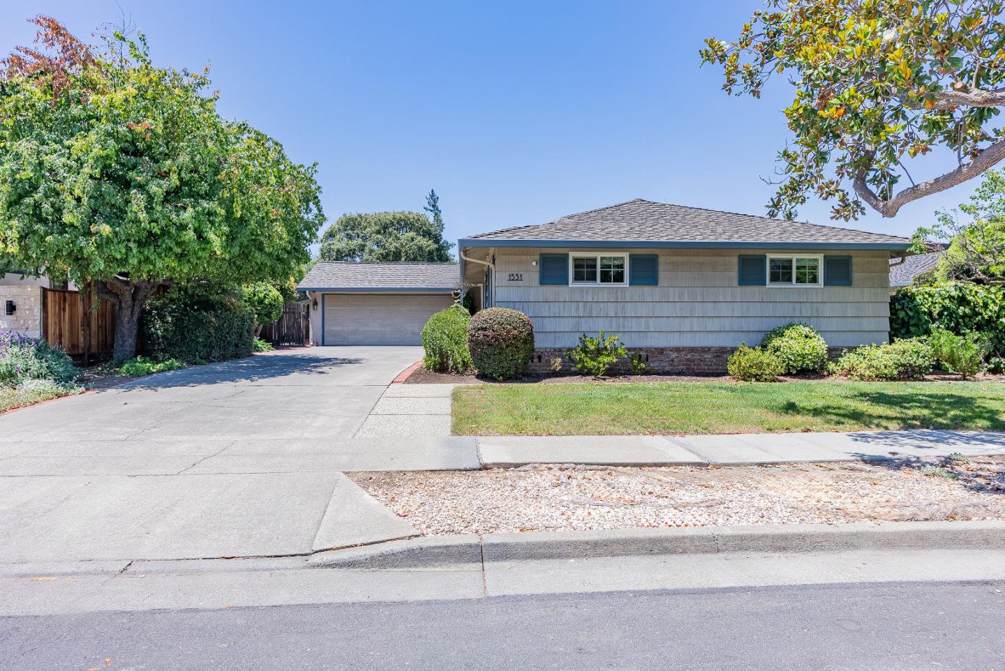 Detail Gallery Image 2 of 33 For 1531 Bedford Ave, Sunnyvale,  CA 94087 - 3 Beds | 2 Baths