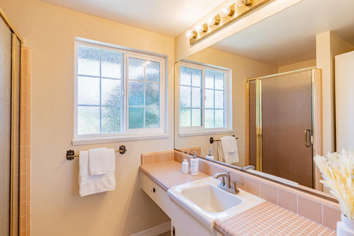 Detail Gallery Image 20 of 33 For 1531 Bedford Ave, Sunnyvale,  CA 94087 - 3 Beds | 2 Baths