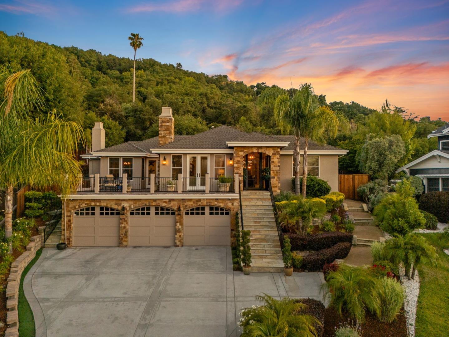 Detail Gallery Image 1 of 71 For 129 Dover St, Los Gatos,  CA 95032 - 5 Beds | 3/2 Baths
