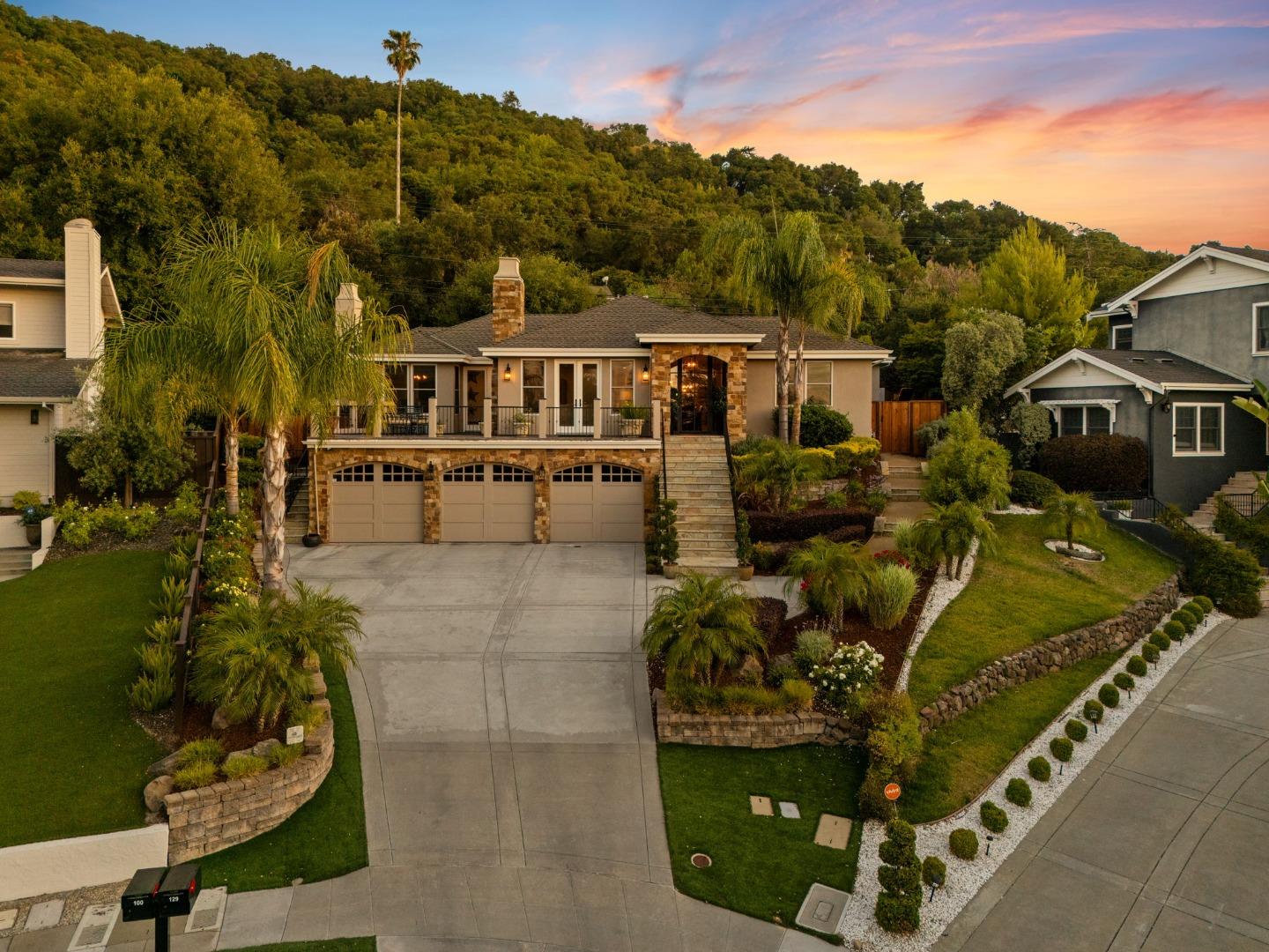 Detail Gallery Image 3 of 71 For 129 Dover St, Los Gatos,  CA 95032 - 5 Beds | 3/2 Baths