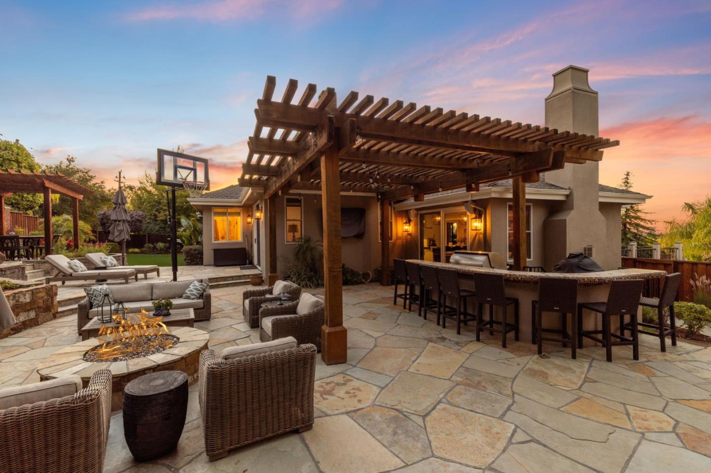Detail Gallery Image 8 of 71 For 129 Dover St, Los Gatos,  CA 95032 - 5 Beds | 3/2 Baths