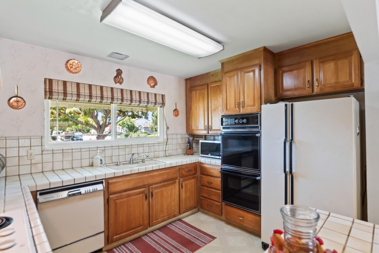 Detail Gallery Image 11 of 23 For 152 Jacinto Way, Sunnyvale,  CA 94086 - 3 Beds | 2 Baths