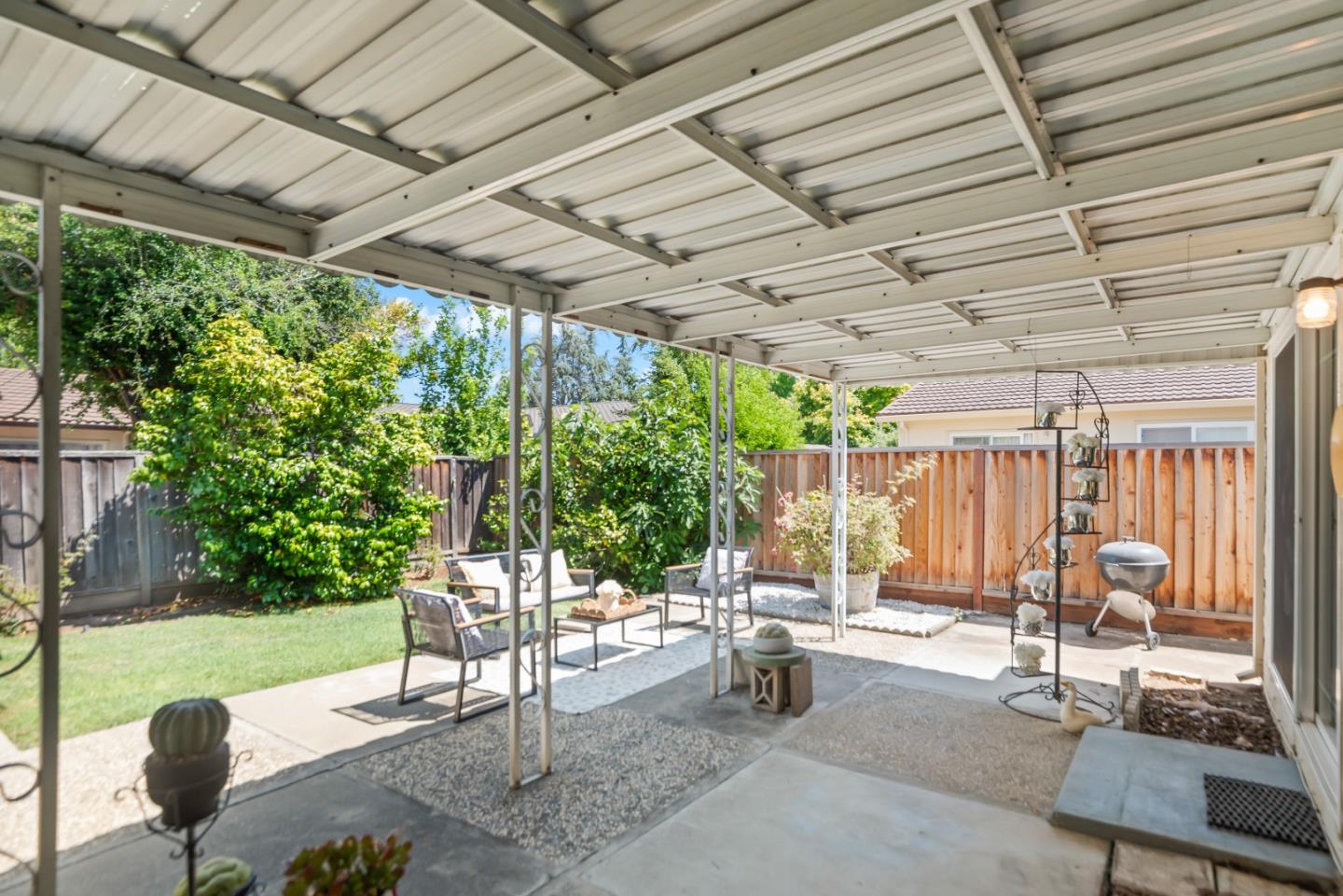 Detail Gallery Image 18 of 23 For 152 Jacinto Way, Sunnyvale,  CA 94086 - 3 Beds | 2 Baths