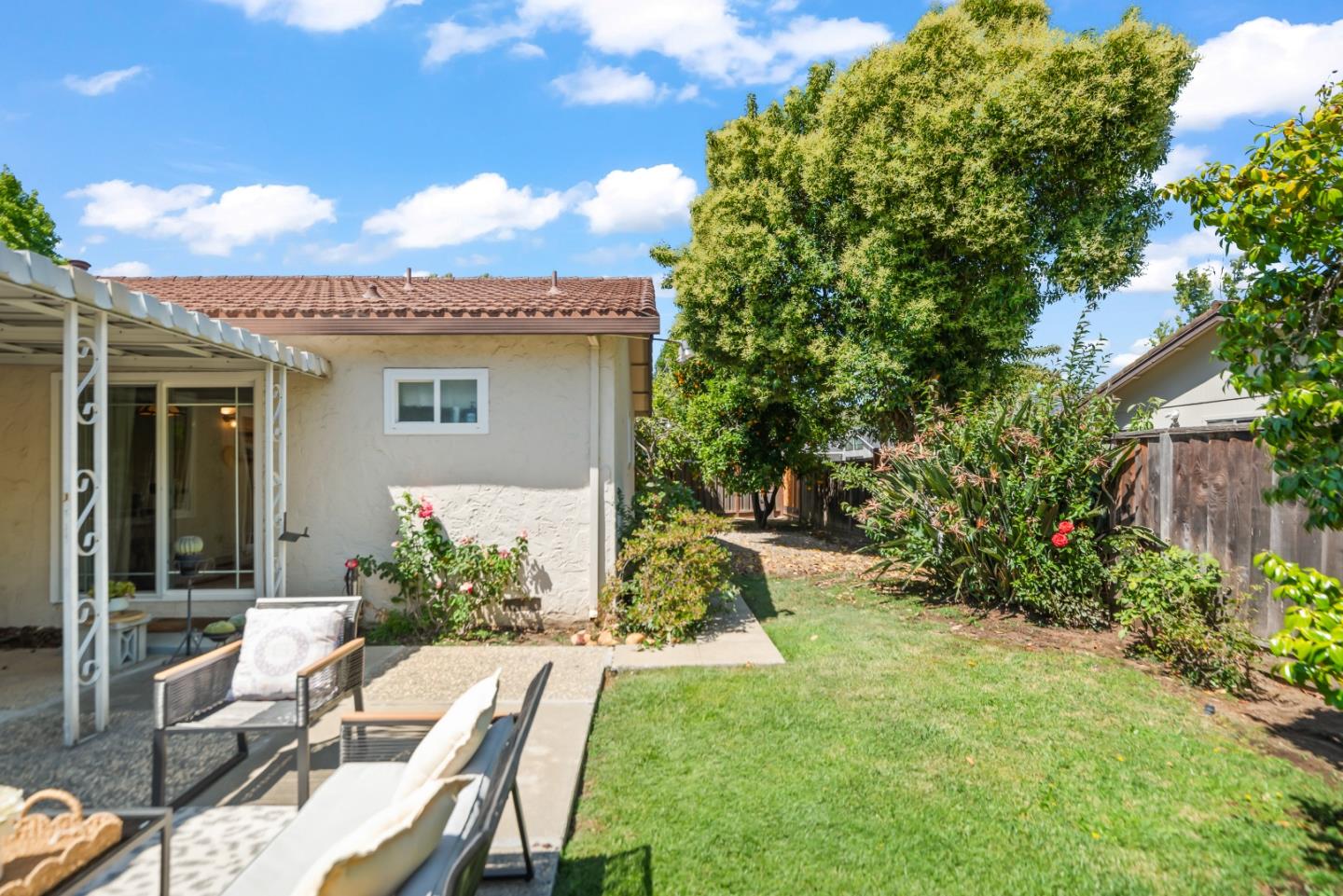 Detail Gallery Image 20 of 23 For 152 Jacinto Way, Sunnyvale,  CA 94086 - 3 Beds | 2 Baths