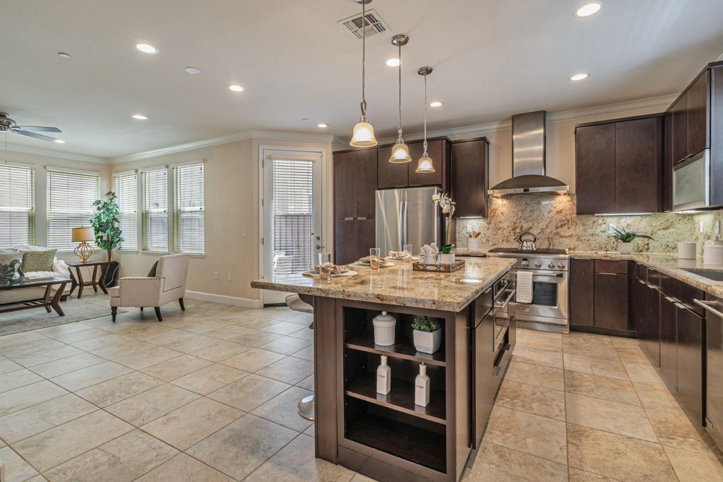 Detail Gallery Image 11 of 61 For 6083 Golden Vista Dr, San Jose,  CA 95123 - 3 Beds | 2/1 Baths