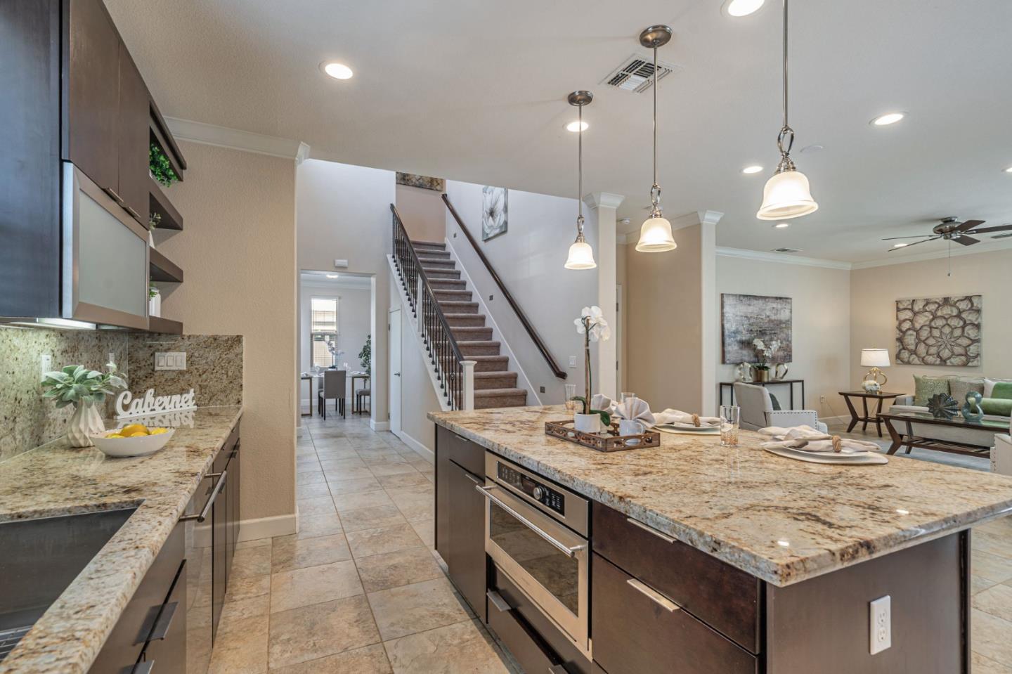 Detail Gallery Image 13 of 61 For 6083 Golden Vista Dr, San Jose,  CA 95123 - 3 Beds | 2/1 Baths