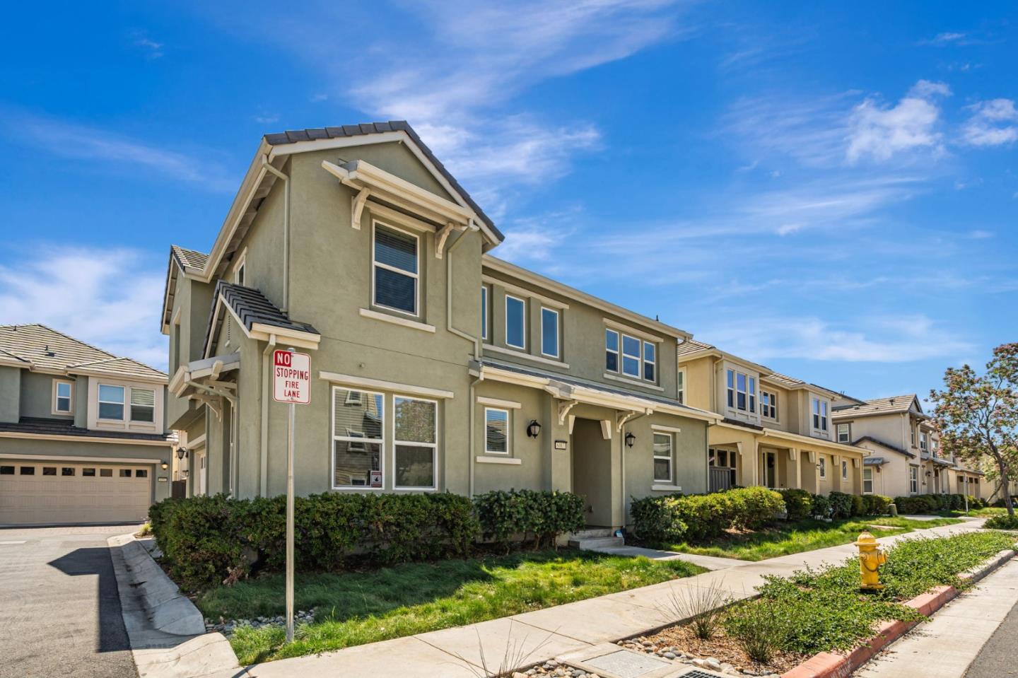 Detail Gallery Image 2 of 61 For 6083 Golden Vista Dr, San Jose,  CA 95123 - 3 Beds | 2/1 Baths