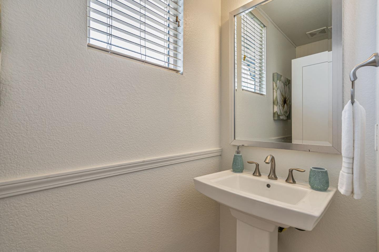 Detail Gallery Image 29 of 61 For 6083 Golden Vista Dr, San Jose,  CA 95123 - 3 Beds | 2/1 Baths