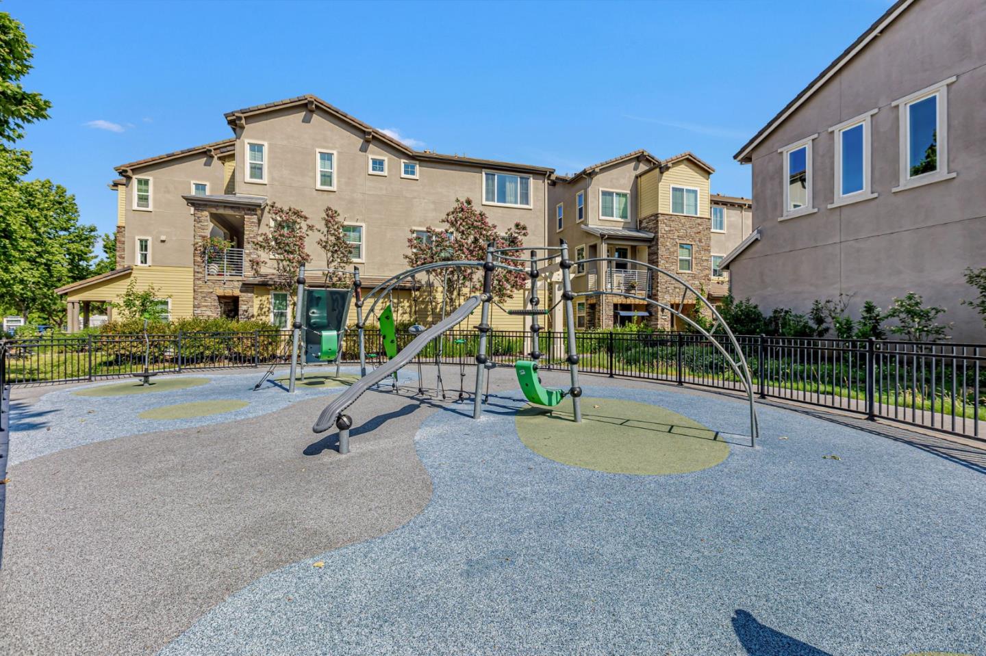 Detail Gallery Image 59 of 61 For 6083 Golden Vista Dr, San Jose,  CA 95123 - 3 Beds | 2/1 Baths