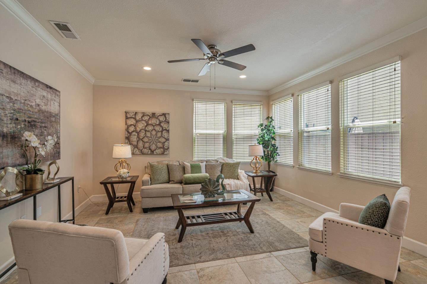 Detail Gallery Image 7 of 61 For 6083 Golden Vista Dr, San Jose,  CA 95123 - 3 Beds | 2/1 Baths