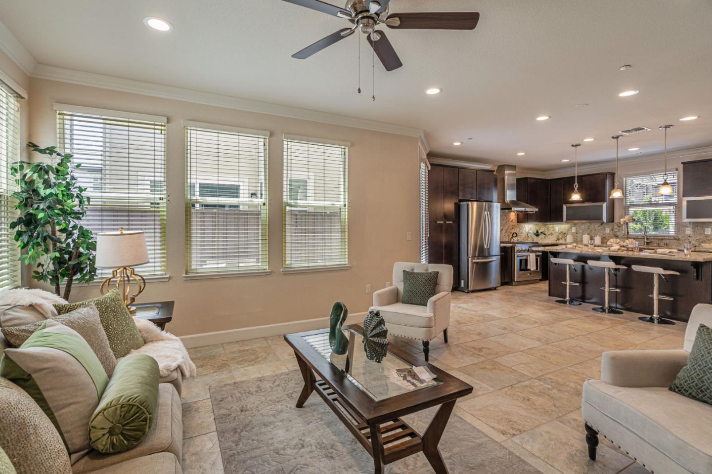 Detail Gallery Image 8 of 61 For 6083 Golden Vista Dr, San Jose,  CA 95123 - 3 Beds | 2/1 Baths