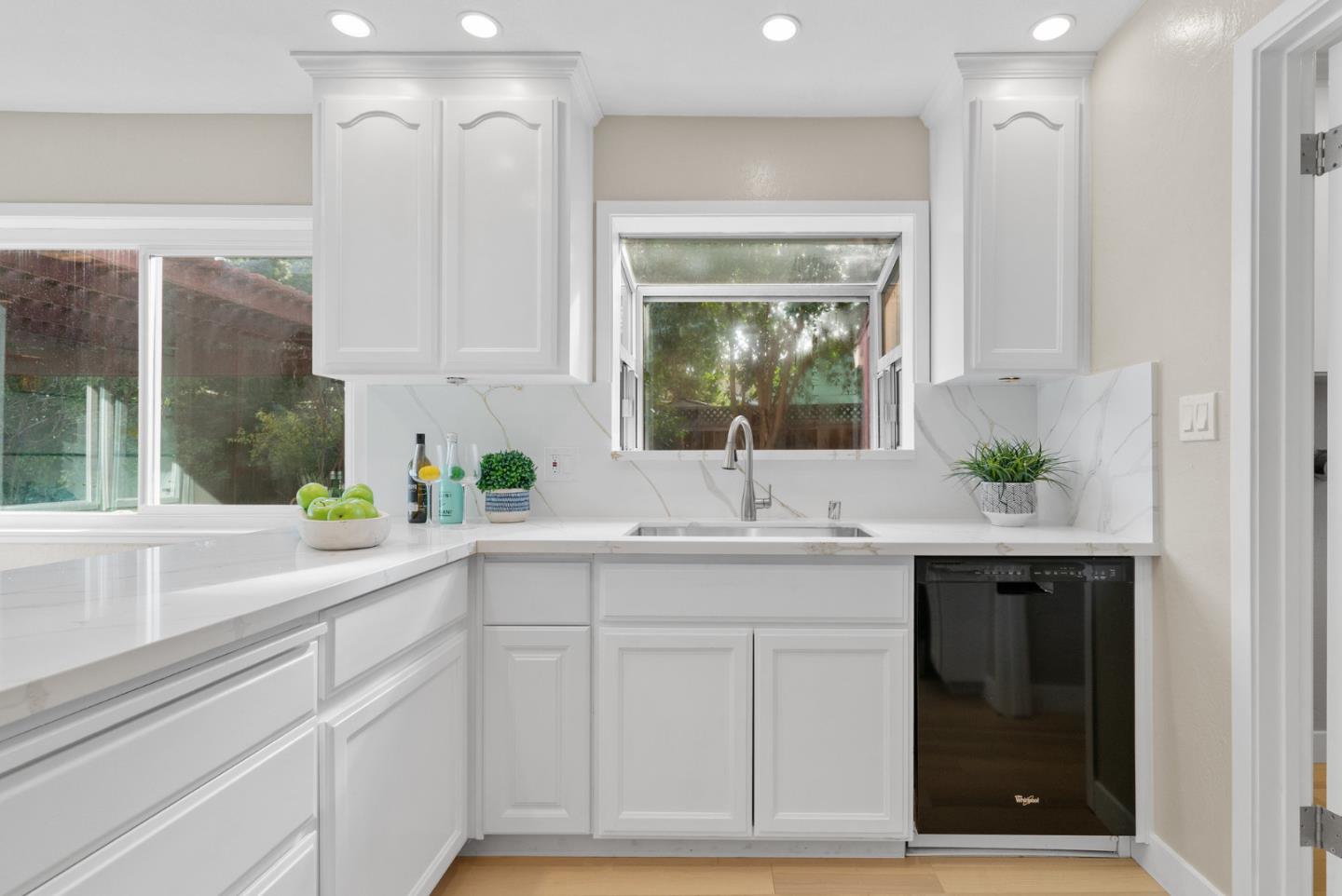 Detail Gallery Image 10 of 34 For 1420 Pinehurst Dr, San Jose,  CA 95118 - 4 Beds | 2/1 Baths