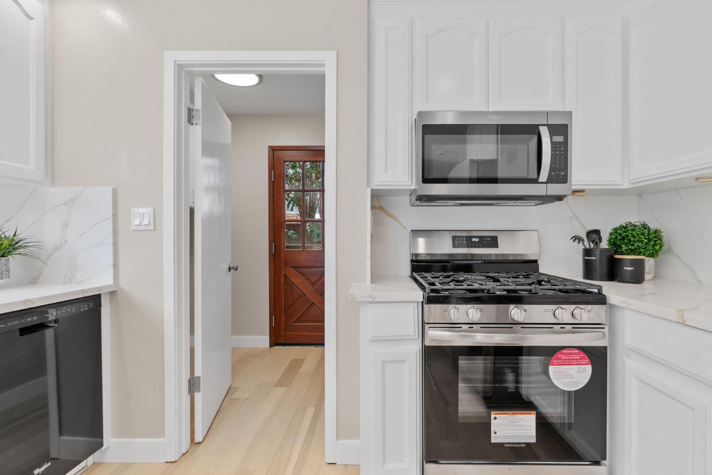 Detail Gallery Image 11 of 34 For 1420 Pinehurst Dr, San Jose,  CA 95118 - 4 Beds | 2/1 Baths