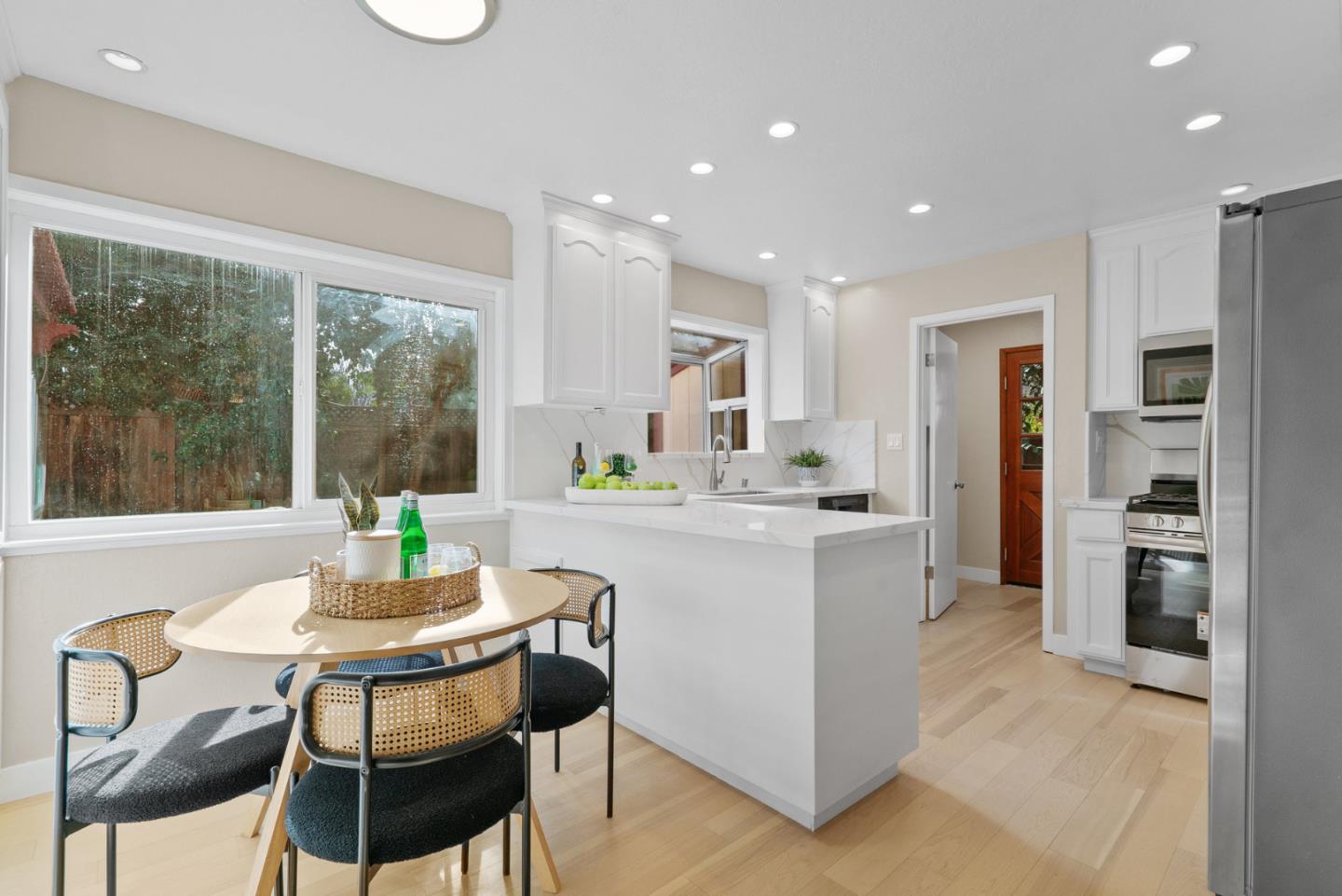 Detail Gallery Image 9 of 34 For 1420 Pinehurst Dr, San Jose,  CA 95118 - 4 Beds | 2/1 Baths