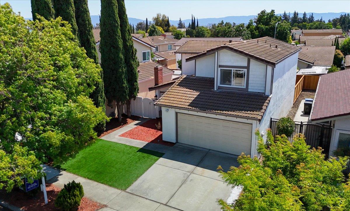 Detail Gallery Image 2 of 26 For 575 Rough and Ready Rd, San Jose,  CA 95133 - 4 Beds | 2/1 Baths