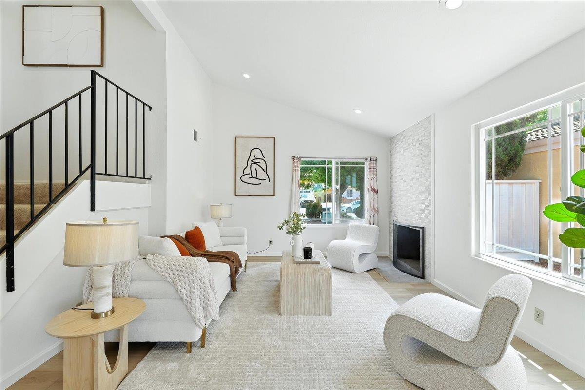 Detail Gallery Image 3 of 26 For 575 Rough and Ready Rd, San Jose,  CA 95133 - 4 Beds | 2/1 Baths