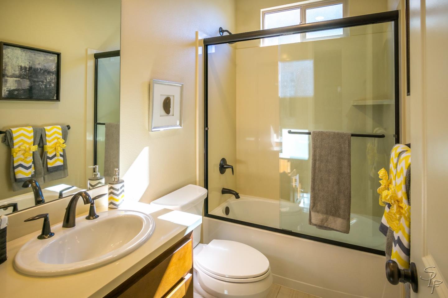 Detail Gallery Image 10 of 12 For 864 Carmelina Ct #16-6,  Hollister,  CA 95023 - 3 Beds | 2 Baths