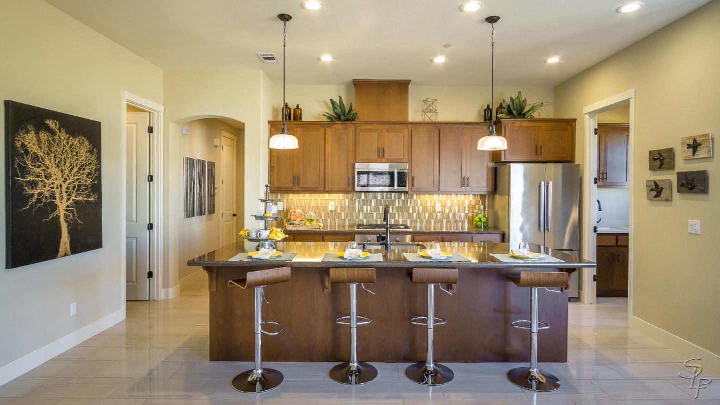 Detail Gallery Image 2 of 12 For 864 Carmelina Ct #16-6,  Hollister,  CA 95023 - 3 Beds | 2 Baths