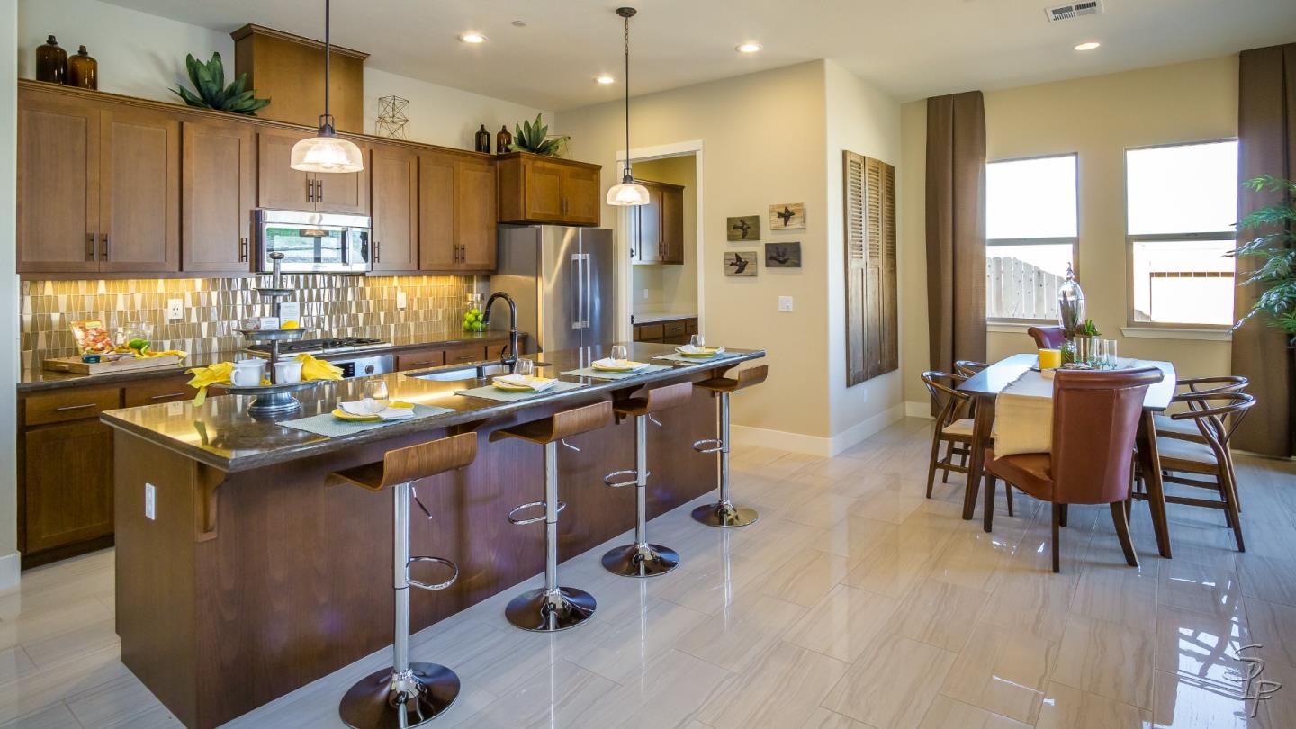 Detail Gallery Image 3 of 12 For 864 Carmelina Ct #16-6,  Hollister,  CA 95023 - 3 Beds | 2 Baths