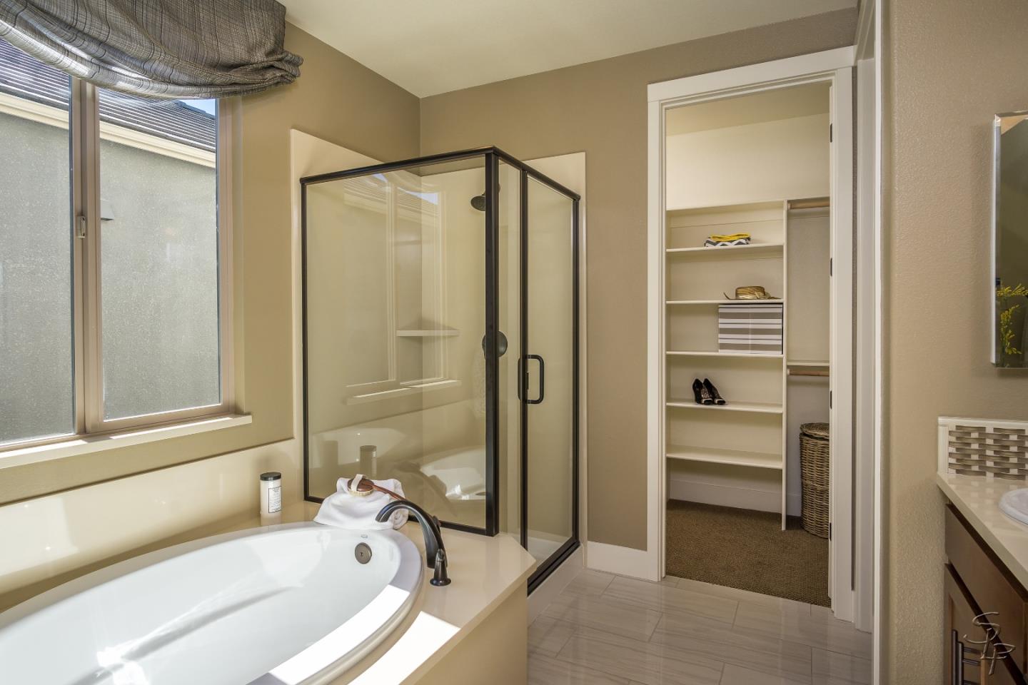 Detail Gallery Image 8 of 12 For 864 Carmelina Ct #16-6,  Hollister,  CA 95023 - 3 Beds | 2 Baths