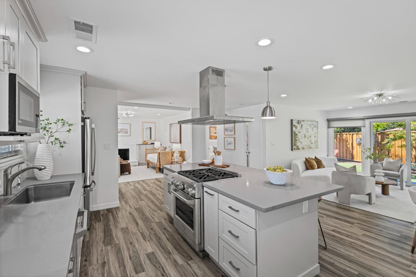 Detail Gallery Image 10 of 52 For 666 Fairlane Ave, Santa Clara,  CA 95051 - 3 Beds | 2 Baths