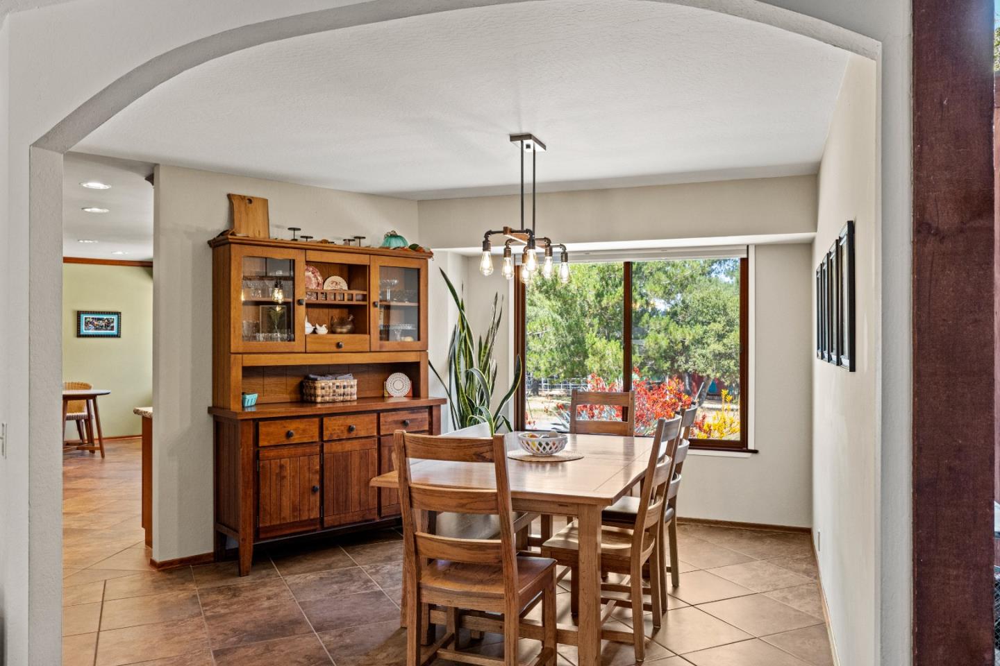 Detail Gallery Image 12 of 56 For 128 Hammond Rd, Monterey,  CA 93940 - 4 Beds | 3/1 Baths