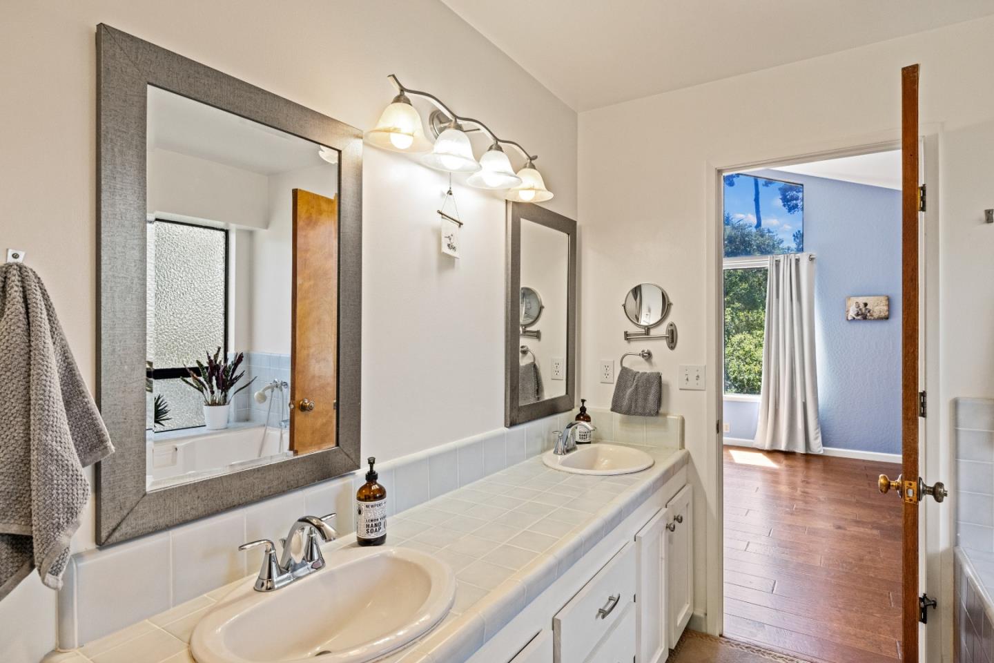 Detail Gallery Image 16 of 56 For 128 Hammond Rd, Monterey,  CA 93940 - 4 Beds | 3/1 Baths