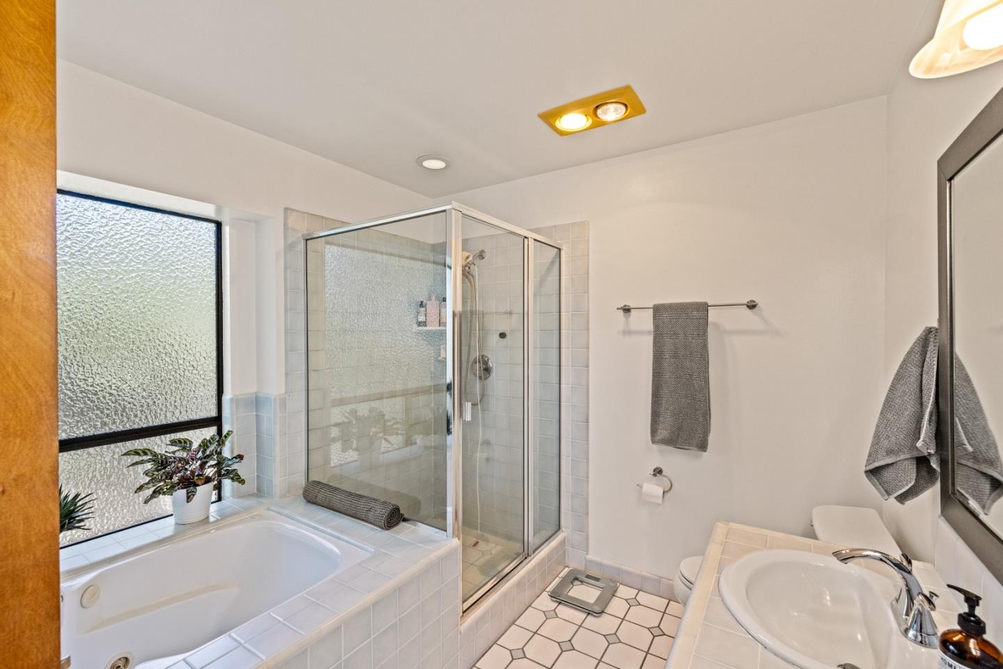 Detail Gallery Image 18 of 56 For 128 Hammond Rd, Monterey,  CA 93940 - 4 Beds | 3/1 Baths
