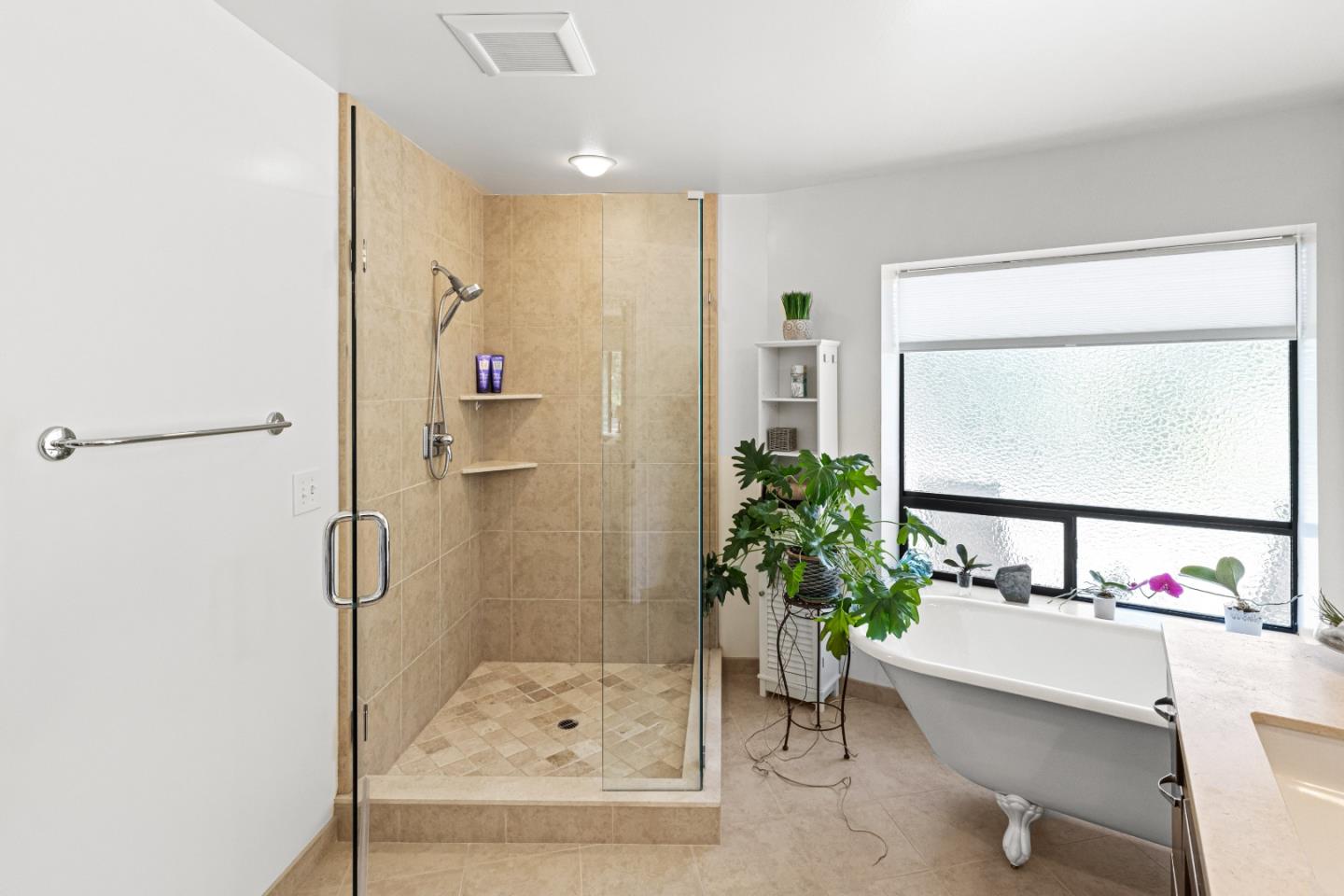 Detail Gallery Image 33 of 56 For 128 Hammond Rd, Monterey,  CA 93940 - 4 Beds | 3/1 Baths