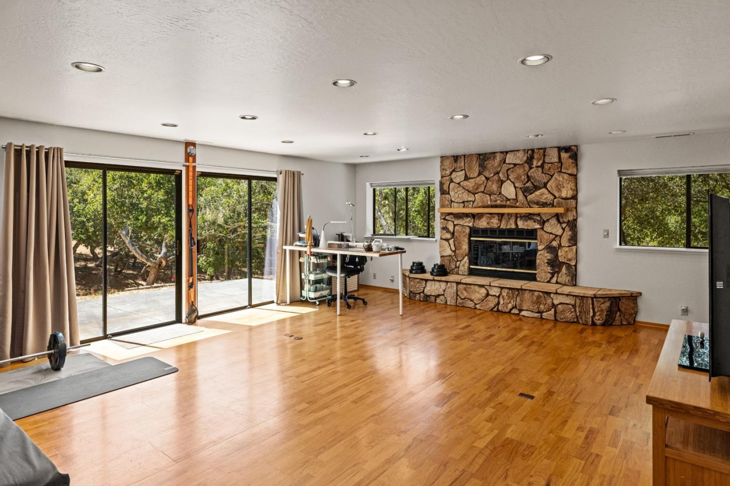 Detail Gallery Image 35 of 56 For 128 Hammond Rd, Monterey,  CA 93940 - 4 Beds | 3/1 Baths