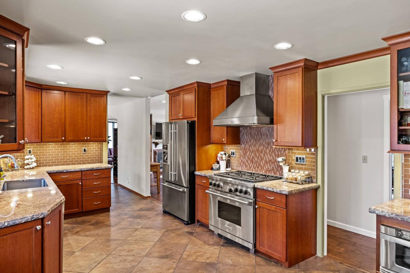 Detail Gallery Image 8 of 56 For 128 Hammond Rd, Monterey,  CA 93940 - 4 Beds | 3/1 Baths