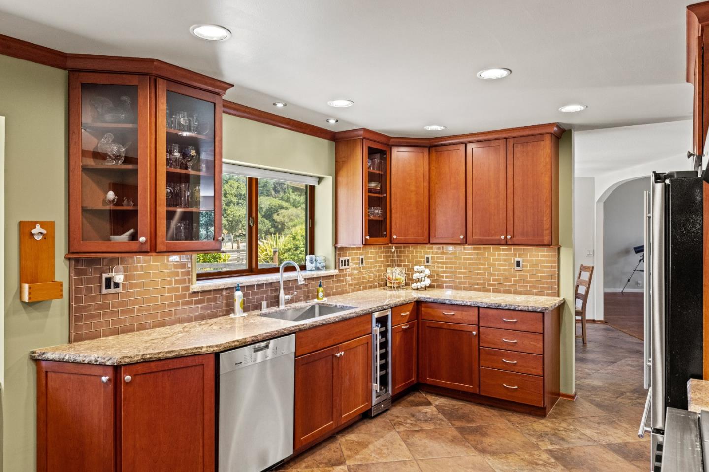Detail Gallery Image 9 of 56 For 128 Hammond Rd, Monterey,  CA 93940 - 4 Beds | 3/1 Baths